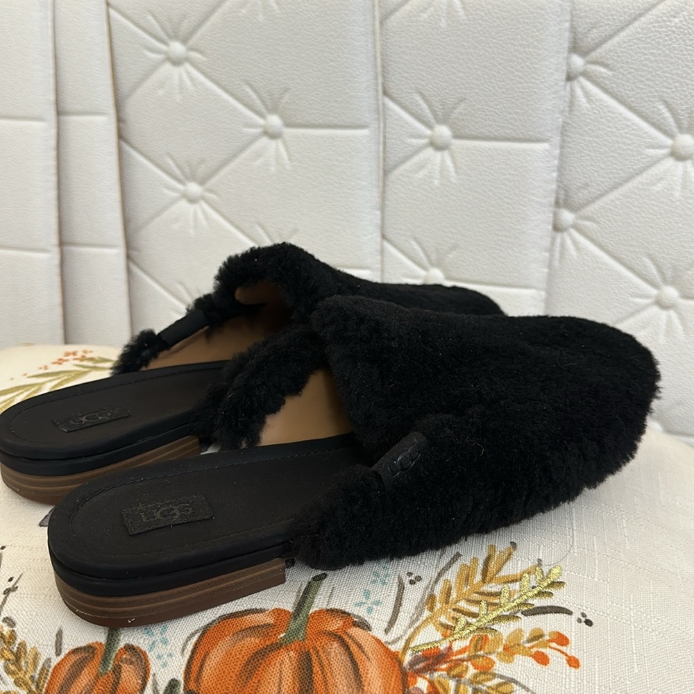 🌺🌺 NWT UGG FUR SLIPPERS SIZE 9.5